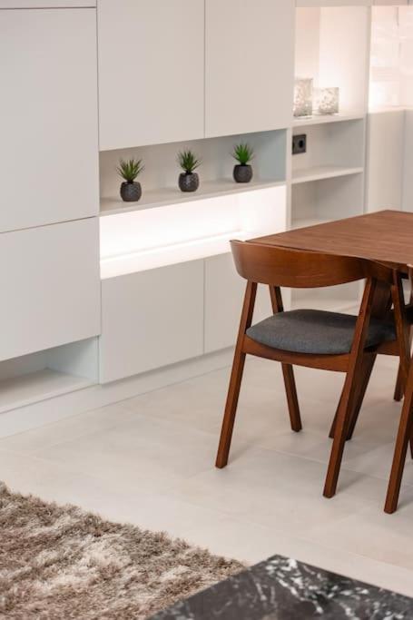 Henry's Appt With A Private 414 - Shared Kitchen Apartment